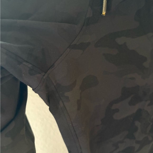 lululemon 🤩🍋athletica Men's Dark Camouflage Cargo Pants - Picture 3 of 6